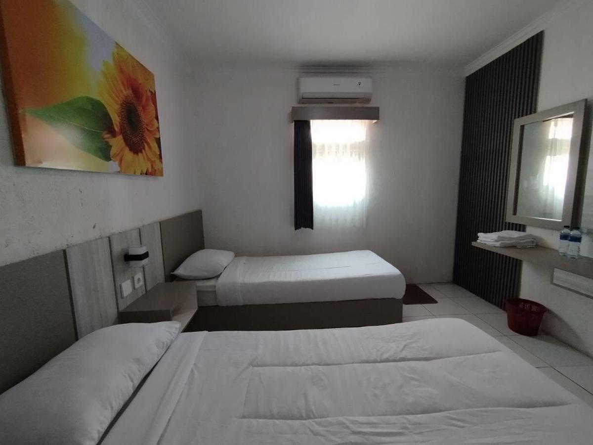 Hotel Syariah Selamat Sukabumi Exterior photo